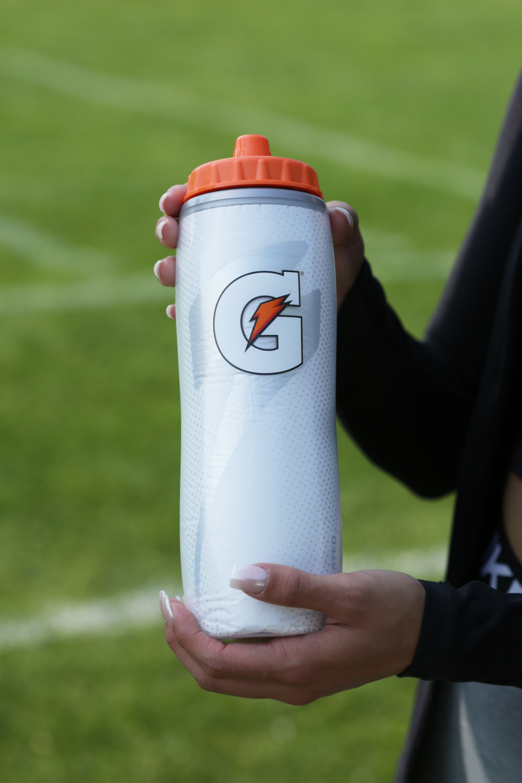 Insulated Squeeze Water Bottle 30 oz, keeps drinks colder - Image 2