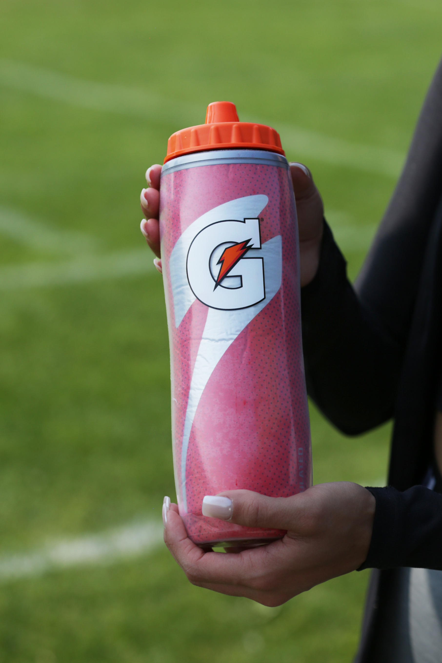 Insulated Squeeze Water Bottle 30 oz, keeps drinks colder - Image 2